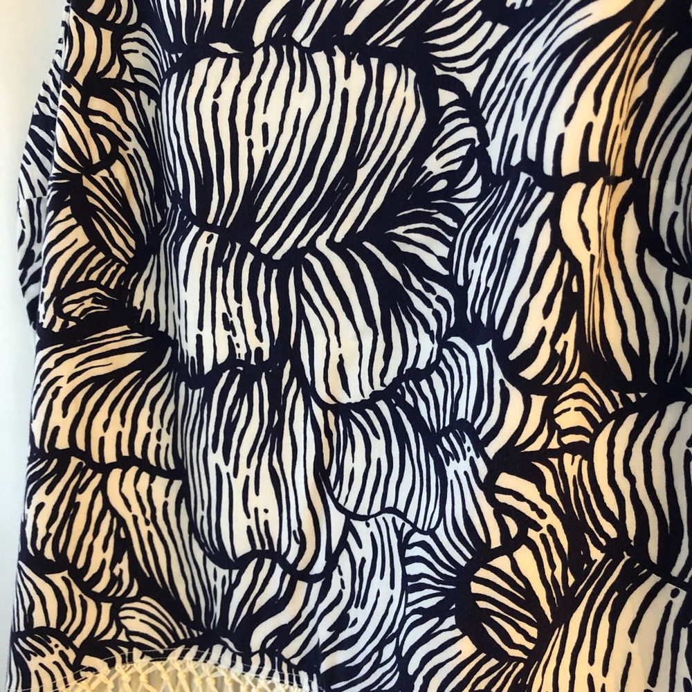 Lily Pulitzer Sleeveless blue and cream top Sz S - Picture 3 of 7